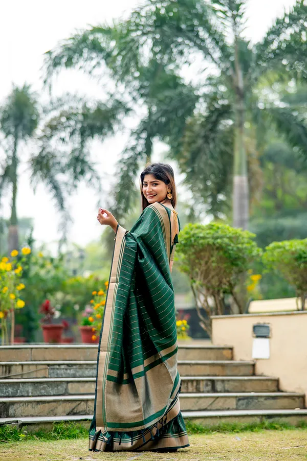 Green_Raw_Silk_Saree_With_Blouse_Piece_For_Women
