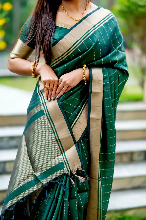 Green_Raw_Silk_Saree_With_Blouse_Piece_For_Women