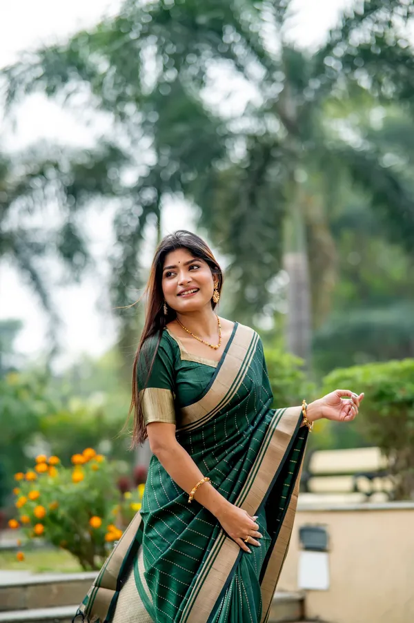 Green_Raw_Silk_Saree_With_Blouse_Piece_For_Women