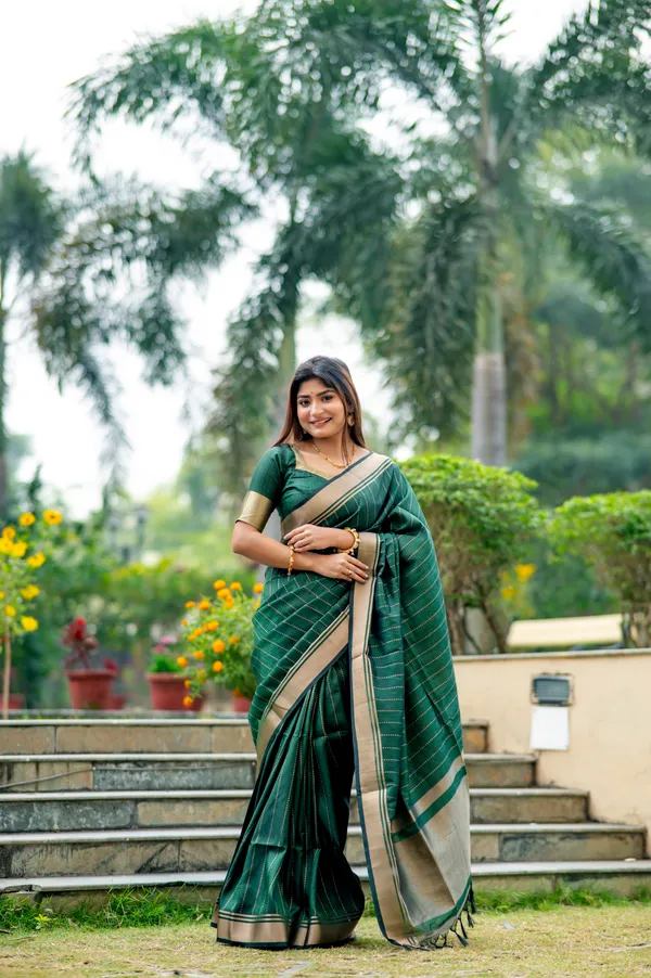 Green_Raw_Silk_Saree_With_Blouse_Piece_For_Women