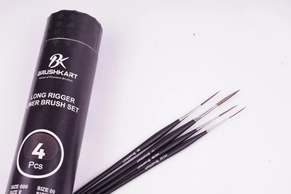 Pack_Of_4_LINER_Precision_brushes_with_Brush_Holder_with_Sharp_Pointed_tip_And_Ergonomical_Handle