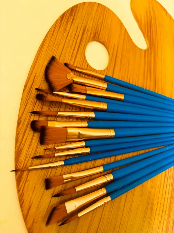 Blue_Crystal_Handles_Brushes_with_Wooden_Palette,_Lightweight_&_Sturdy_Brush_Mix_Blue_Set_Paint_Tray_(Pack_Of_15)