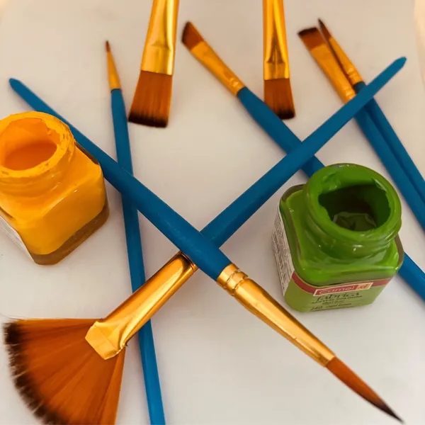 Blue_Crystal_Handles_Brushes_with_Wooden_Palette,_Lightweight_&_Sturdy_Brush_Mix_Blue_Set_Paint_Tray_(Pack_Of_15)