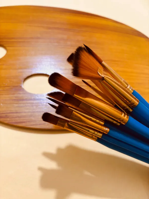 Blue_Crystal_Handles_Brushes_with_Wooden_Palette,_Lightweight_&_Sturdy_Brush_Mix_Blue_Set_Paint_Tray_(Pack_Of_15)