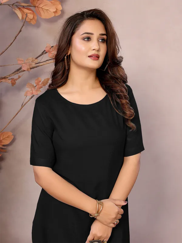 Black_Pure_Viscose_Round_Neck_Hip_Length_Full_Sleeve_Tunic_For_Women