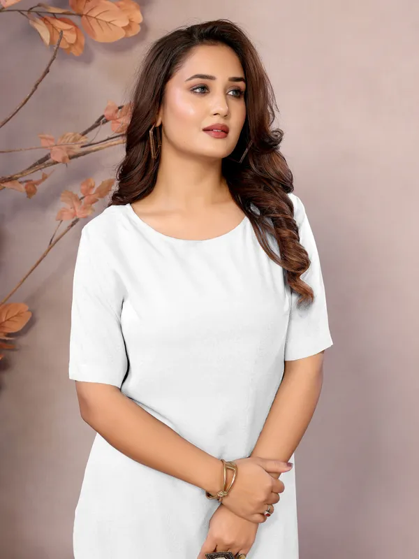 White_Pure_Viscose_Boat_Neck_Hip_Length_Half_Sleeve_Tunic_For_Women