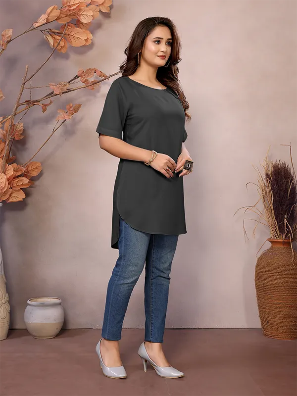 Carcoal_Pure_Viscose_Boat_Neck_Hip_Length_Half_Sleeve_Tunic_For_Women