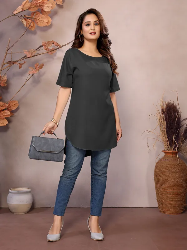 Carcoal_Pure_Viscose_Boat_Neck_Hip_Length_Half_Sleeve_Tunic_For_Women