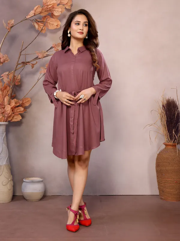 Red_Pure_Viscose_Collared_Neck_Hip_Length_Half_Sleeve_Tunic_For_Women