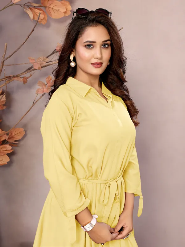 Golden_Pure_Viscose_Collared_Neck_Hip_Length_Half_Sleeve_Tunic_For_Women