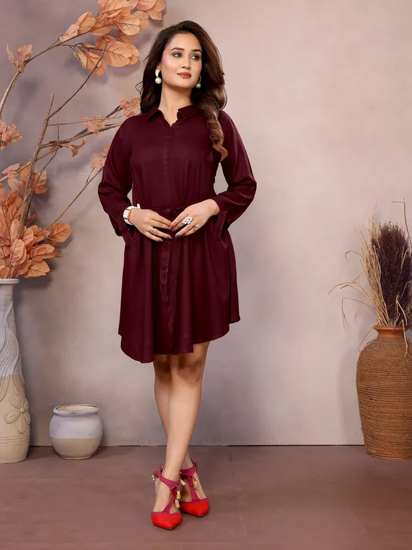 Maroon_Pure_Viscose_Collared_Neck_Hip_Length_Half_Sleeve_Tunic_For_Women