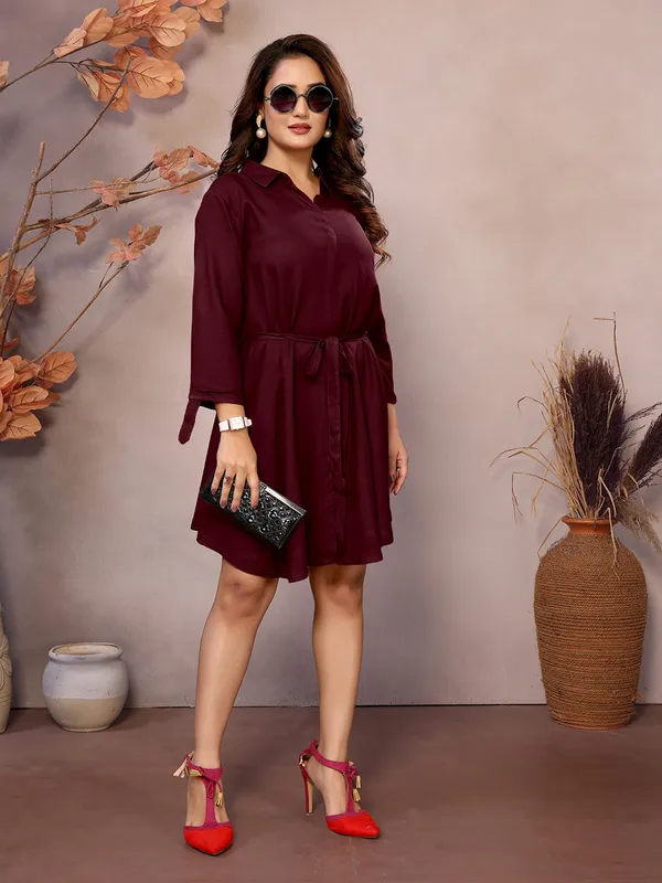Maroon_Pure_Viscose_Collared_Neck_Hip_Length_Half_Sleeve_Tunic_For_Women