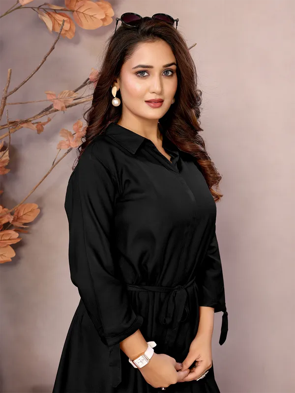 Black_Pure_Viscose_Collared_Neck_Hip_Length_Half_Sleeve_Tunic_For_Women