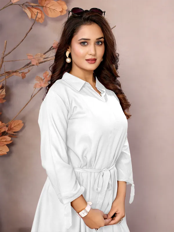 White_Pure_Viscose_Collared_Neck_Hip_Length_Half_Sleeve_Tunic_For_Women
