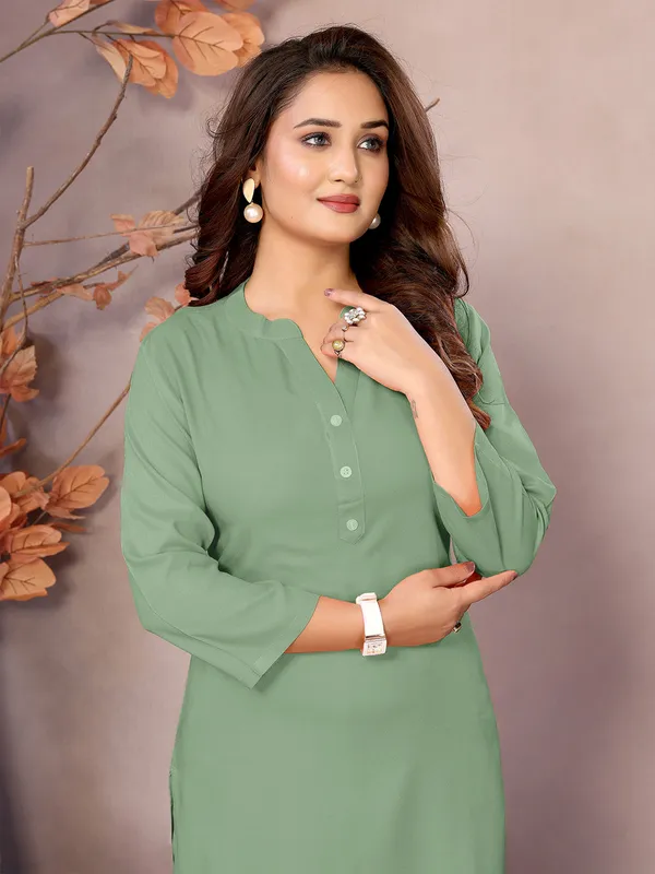 Pista_Pure_Viscose_Mandarin_V-Neck_Neck_Long_Knee_Length_3/4_Sleeve_Kurti_For_Women