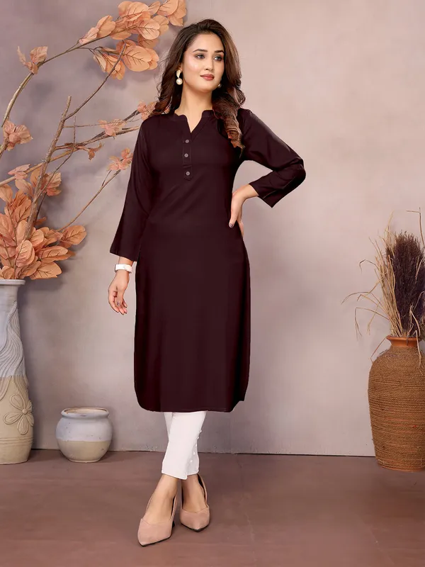 Brown_Pure_Viscose_Mandarin_V-Neck_Neck_Long_Knee_Length_3/4_Sleeve_Kurti_For_Women