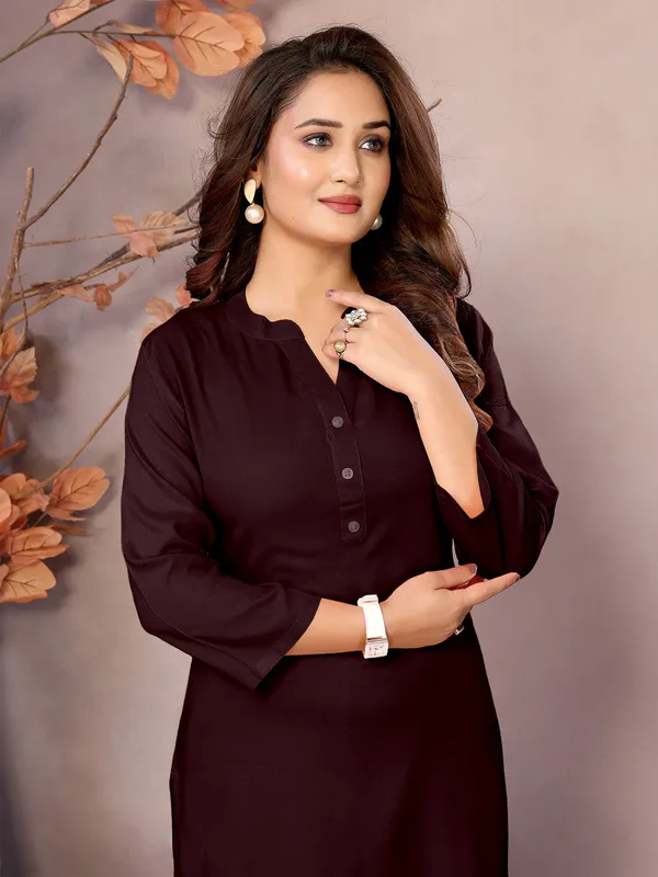 Brown_Pure_Viscose_Mandarin_V-Neck_Neck_Long_Knee_Length_3/4_Sleeve_Kurti_For_Women