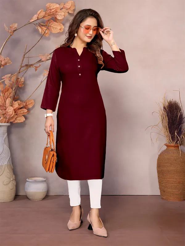Maroon_Pure_Viscose_Mandarin_V-Neck_Neck_Long_Knee_Length_3/4_Sleeve_Kurti_For_Women