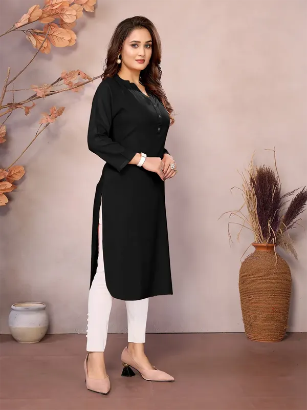 Black_Pure_Viscose_Mandarin_V-Neck_Neck_Knee_Length_Full_Sleeve_Kurti_For_Women