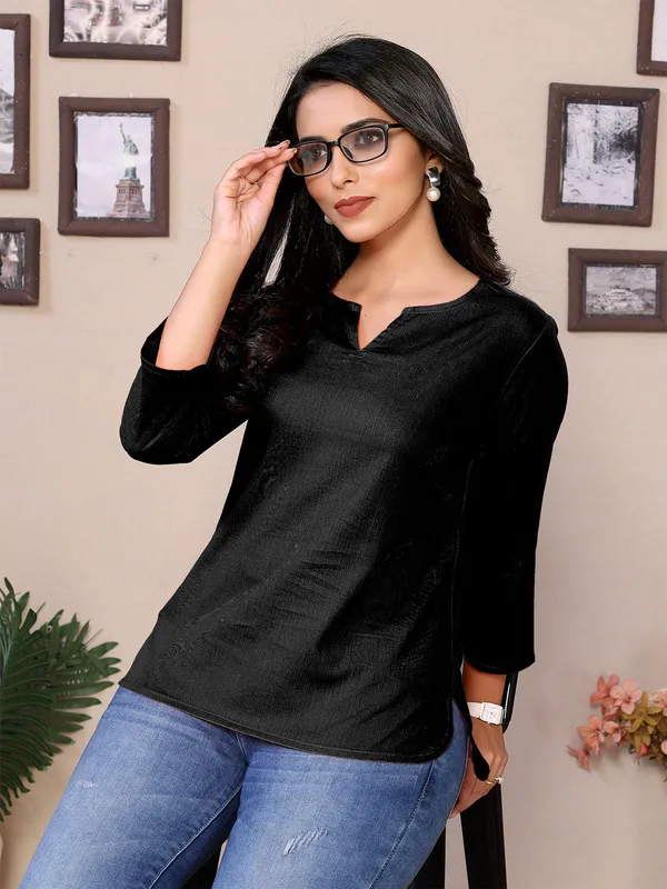 Black_Cotton_Collared_Neck_Hip_Length_Full_Sleeve_Tunic_For_Women