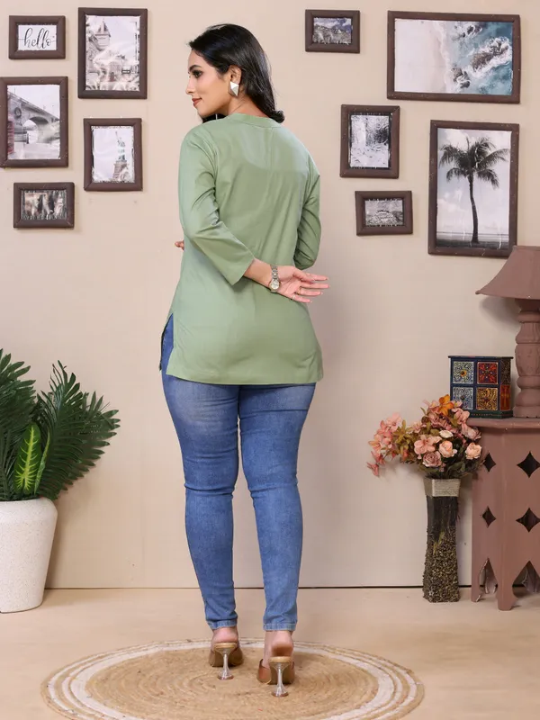 Pista_Cotton_Mandarin_V-Neck_Neck_Hip_Length_3/4_Sleeve_Tunic_For_Women
