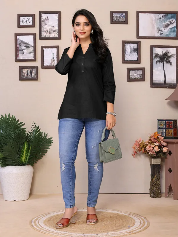 Black_Cotton_Round_V-Neck_Neck_Hip_Length_3/4_Sleeve_Tunic_For_Women