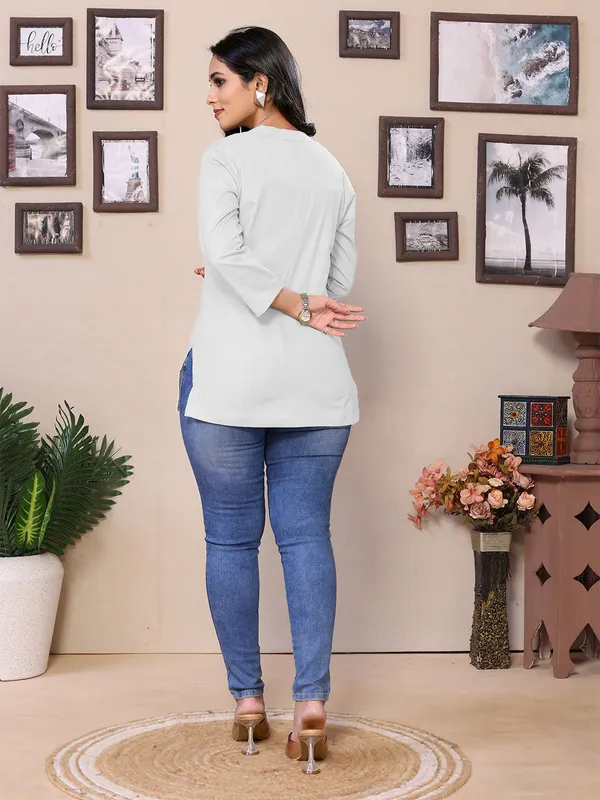 White_Cotton_Mandarin_V-Neck_Neck_Hip_Length_Full_Sleeve_Tunic_For_Women