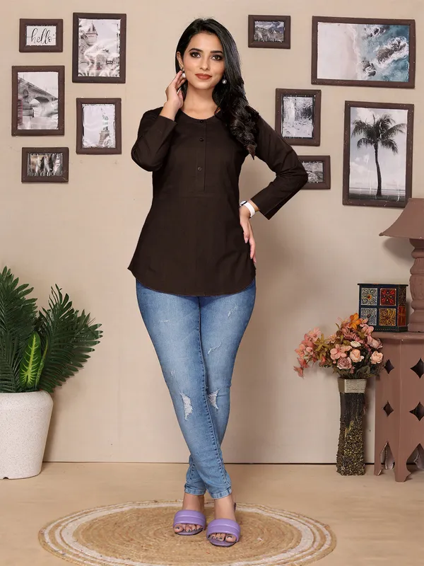 Brown_Cotton_Round_Neck_Hip_Length_Full_Sleeve_Tunic_For_Women