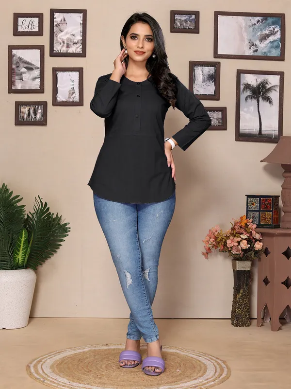 Black_Cotton_Mandarin_V-Neck_Neck_Hip_Length_3/4_Sleeve_Tunic_For_Women