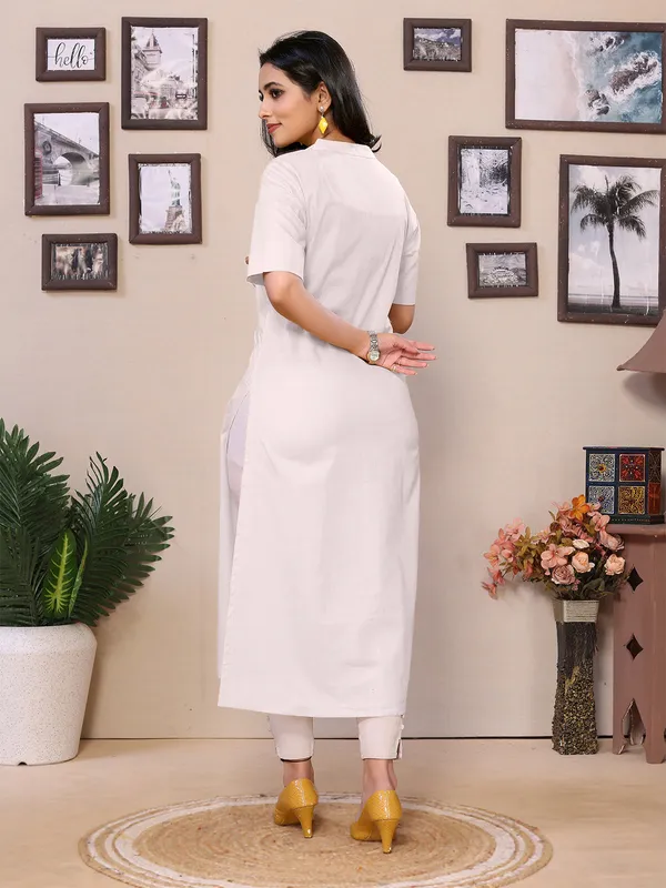 White_Cotton_Mandarin_Neck_Knee_Length_3/4_Sleeve_Kurti_For_Women