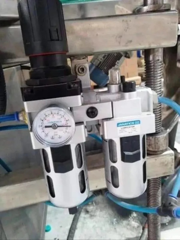 Black_Accurate_Precise_Durable_Pneumatic_Control_High_Pressure_Device_(R1_Series,10_Bar_R15634)_(0.25_Inch)