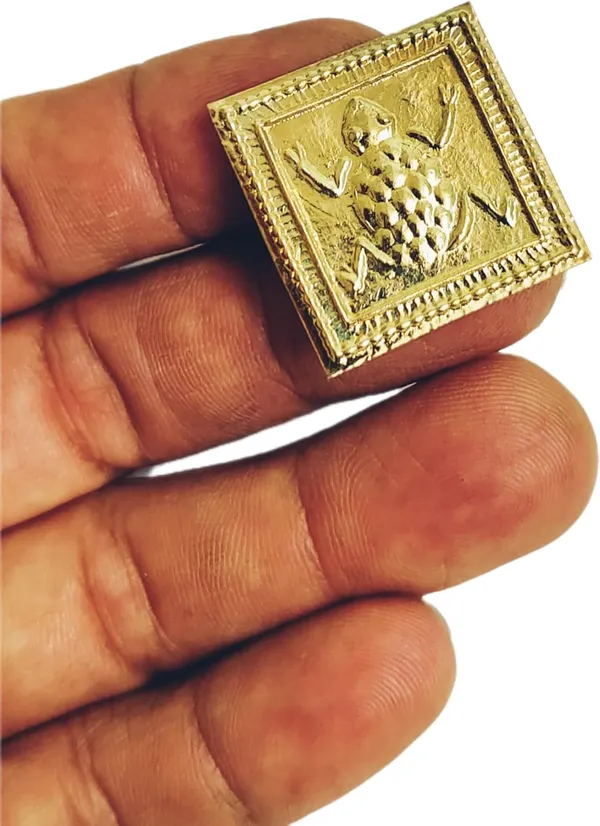 Golden_Kachua_Statue_Set_For_Vastu_Pooja_(2.5_Cm)