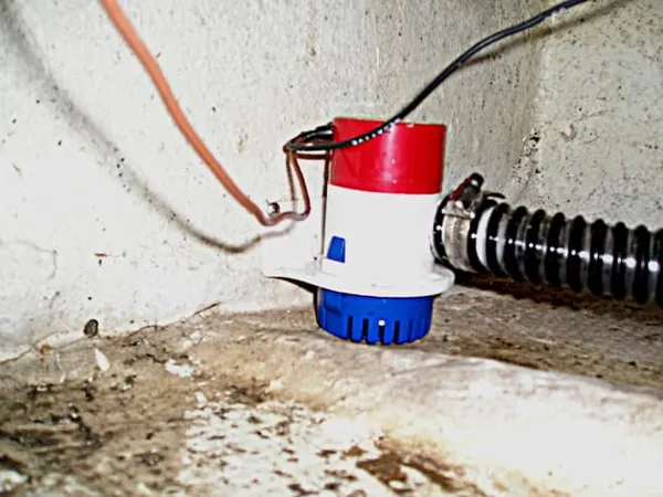 Red_Rule_Submersible_Bilge_Marine_Pump_For_Boats_(26D-500-Gph-24V)