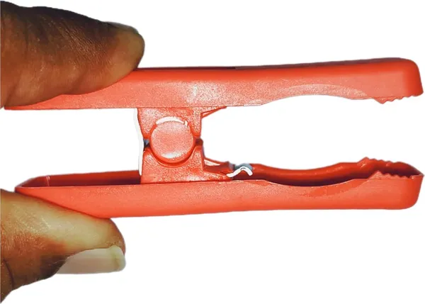 Multicolor_Plastic_Heavy_Duty_Cloth_Clips_For_Drying_Cloth_(8_Cm_Long)