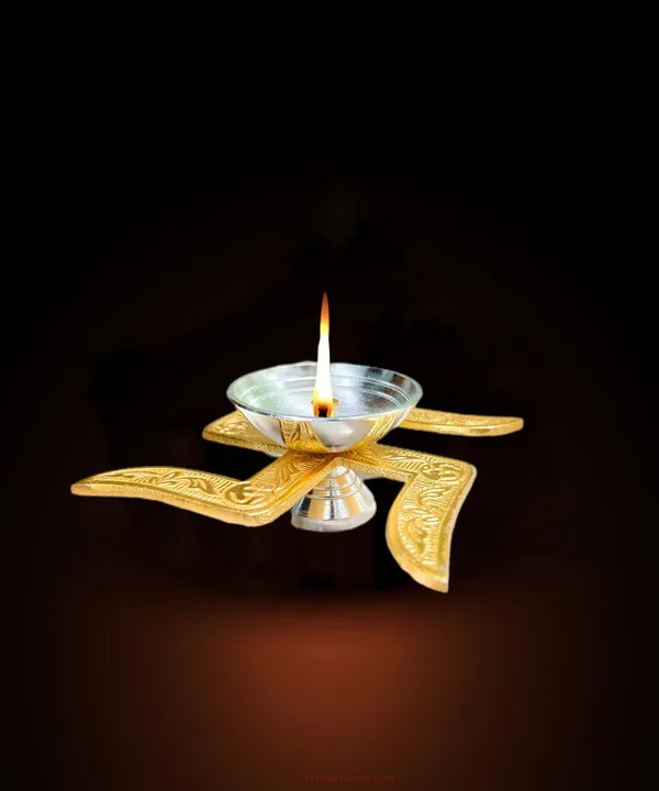 Silver_Swastik_Akhand_Diya_For_Gift_With_Velvet_Box_(10_X_5.5_X_4_Cm)