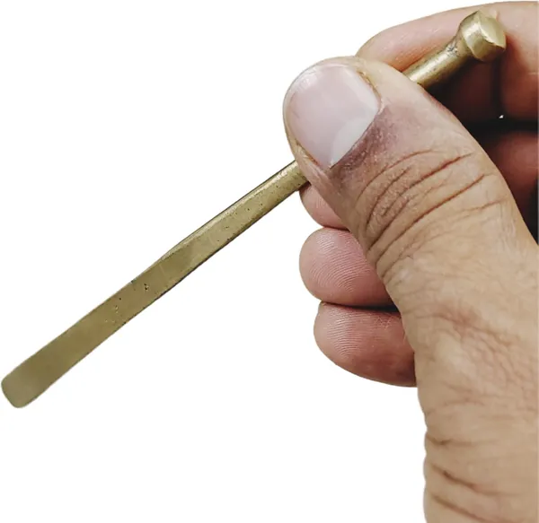 Silver_Brass_Quick_Slaked_Lime_Spreading_Spoon_Stick_For_Pan_(15_Cm_Long)