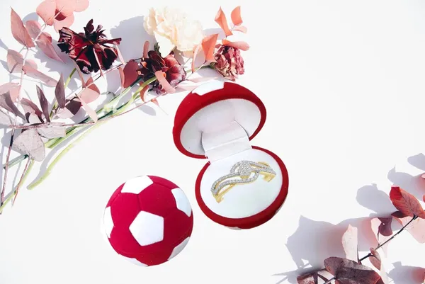 Red_Fancy_Stylish_Velvet_Finger_Ring_Box_(Foot_Ball_Ring_Box)