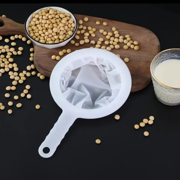 White_Strainer_For_Kitchen_Pot_With_Stainless_Steel_Handle