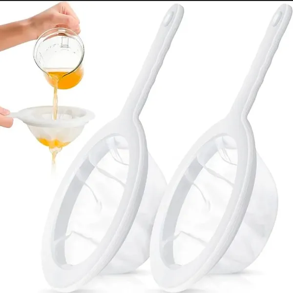 White_Strainer_For_Kitchen_Pot_With_Stainless_Steel_Handle