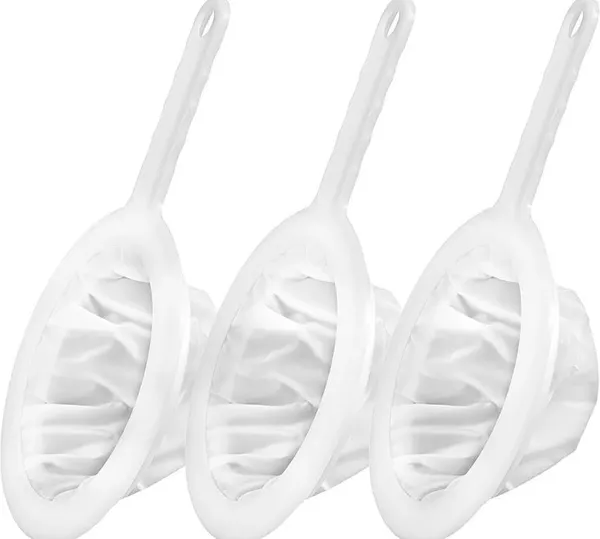 White_Strainer_For_Kitchen_Pot_With_Stainless_Steel_Handle