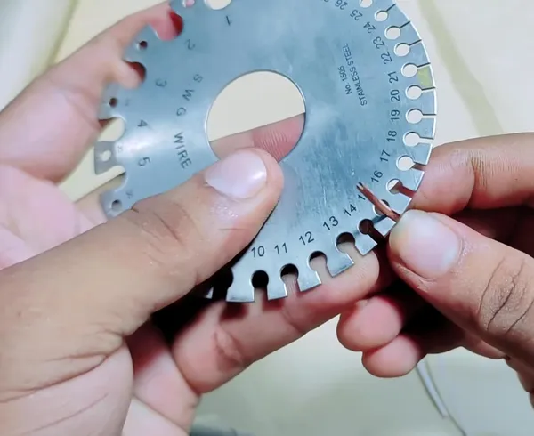 Silver_Plate_Meter_Measuring_Tool_Scale_(Round)_(8.5_Cm)