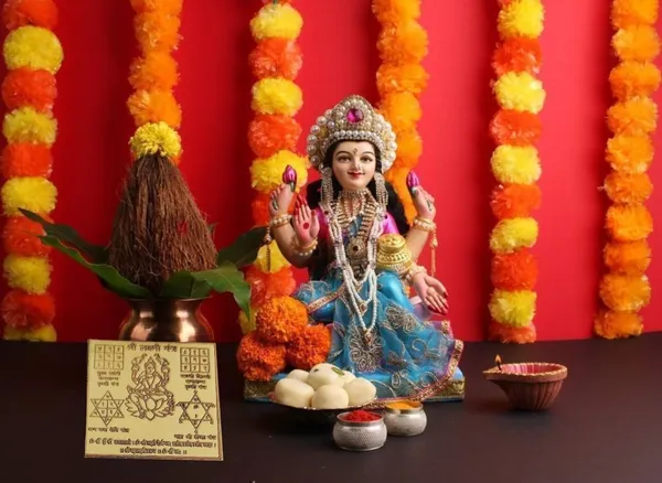 Golden_Navgrah_Yantra_Shree_Vastu_Laxmi_Sarva_Karya_Siddhi_Murti_Pratima_Set_For_Pooja_(7_X_6_X_1_Cm)