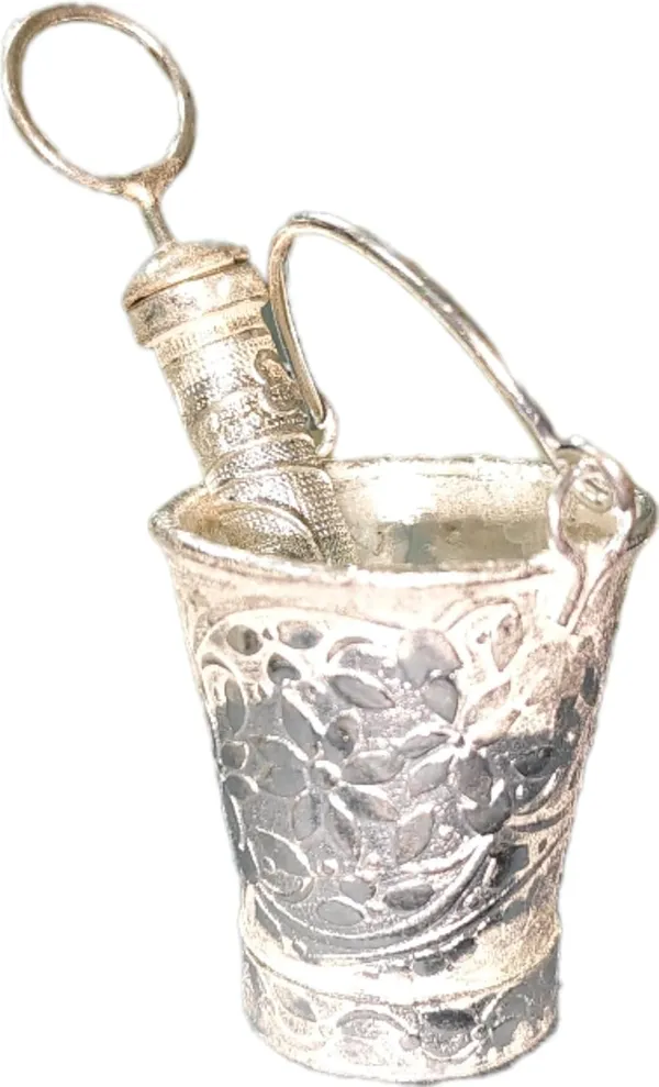 Silver_White_Metal_Laddu_Gopal_Pichkari_Balti_Showpiece_For_Home_Decor