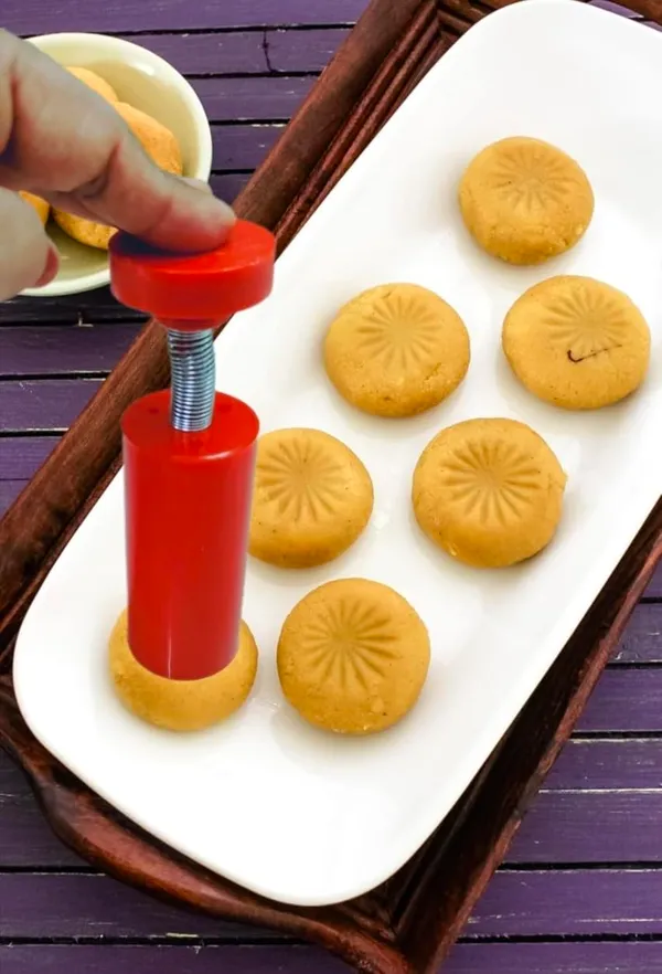 Red_Peda_Maker_Hand_Spring_Push_And_Press_Stamp_(1.25_Inch)