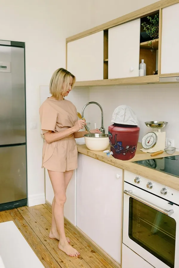 White_Strainer_For_Kitchen_Pot_With_Stainless_Steel_Handle