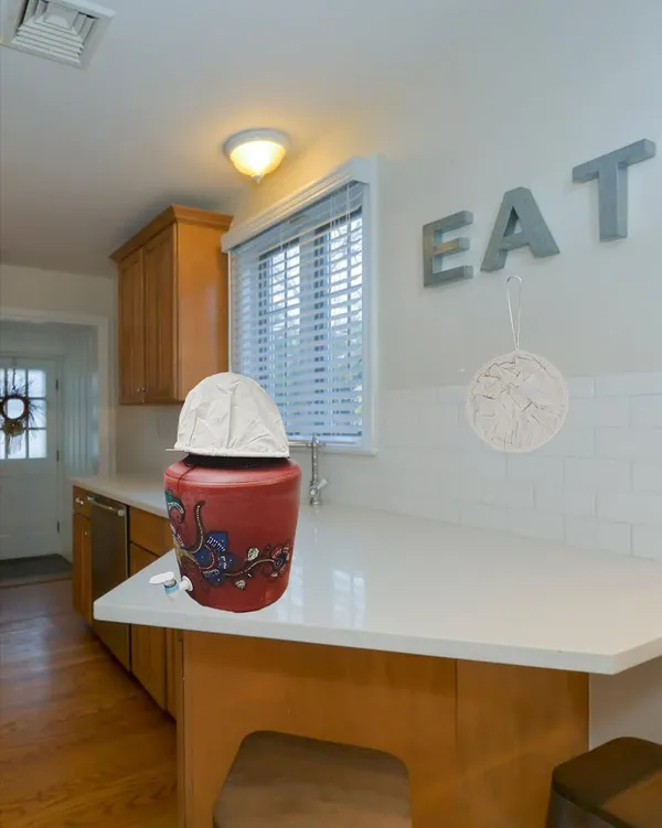 White_Strainer_For_Kitchen_Pot_With_Stainless_Steel_Handle