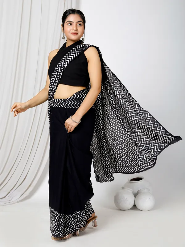Black_Jaipuri_Block_Print_Bagru_Hand_Block_Printed_Mulmul_Cotton_Saree_For_Woman