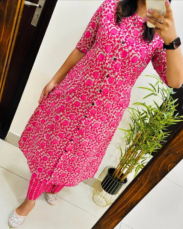 Pink_Best_Designer_Latest_Suit_For_Women