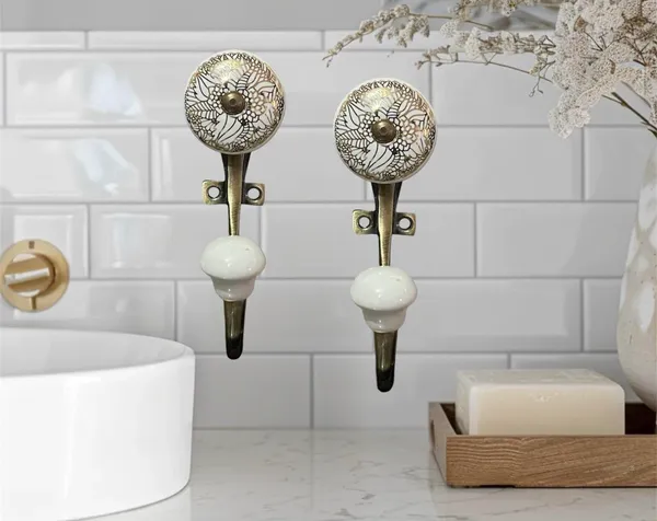 Maison_Belle-_Art_&_Craft_Ceramic_Wall_Hook_(3.)