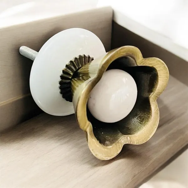 Maison_Belle_Ceramic_Flower_KNOBS_for_Drawer_-_Gold_Antique_Finish_(Size_2.5_INCH_-_White,_Pack_of_2)_(White)